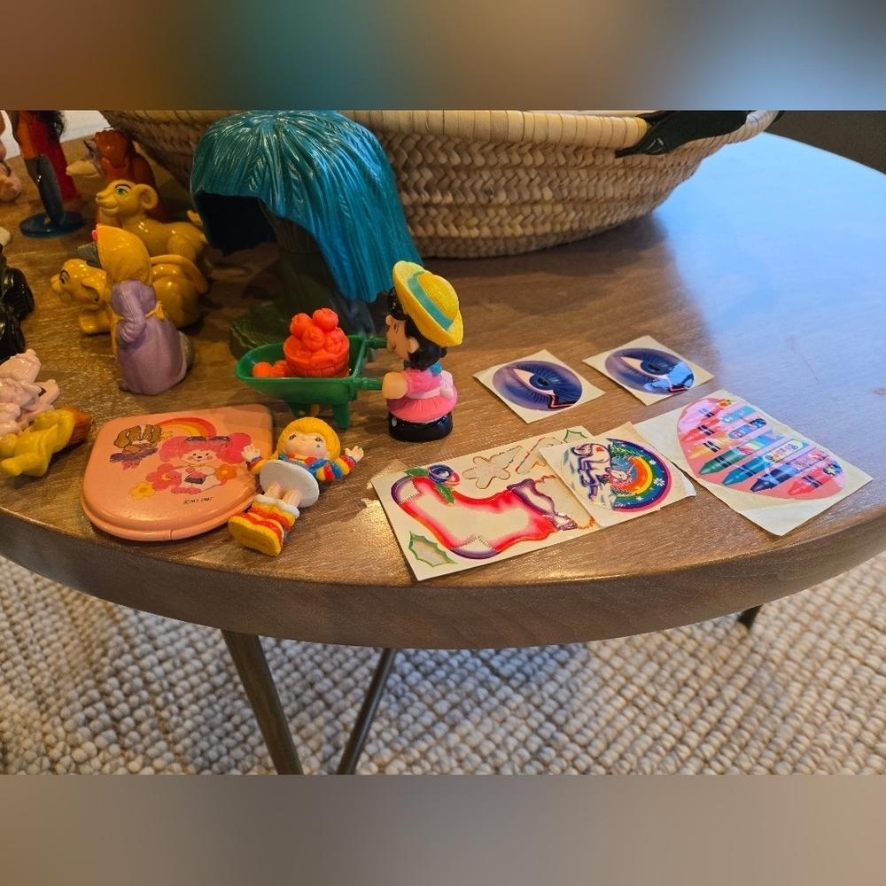 Lot 25 Vintage Toys Disney Lion King 101 Dalmations Santa Pez Crayola Lisa Frank - Picture 2 of 11